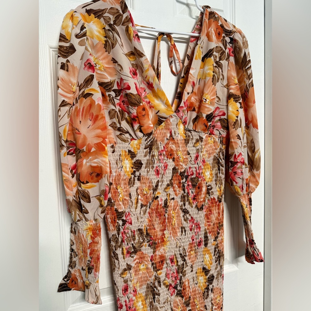 Floral Smocked V-Neck Midi Dress - Picture 6 of 6